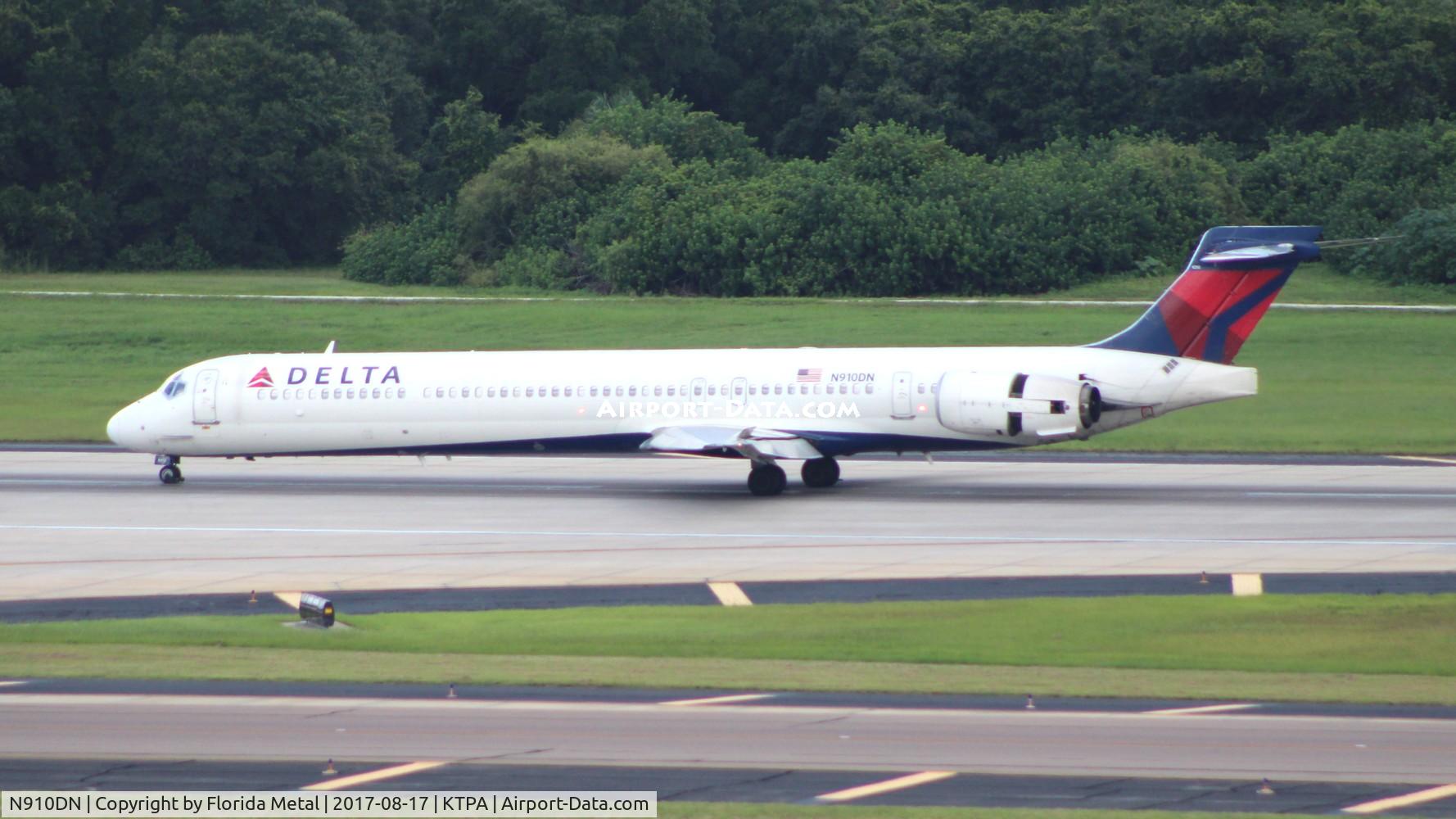 N910DN, 1995 McDonnell Douglas MD-90-30 C/N 53390, TPA spotting