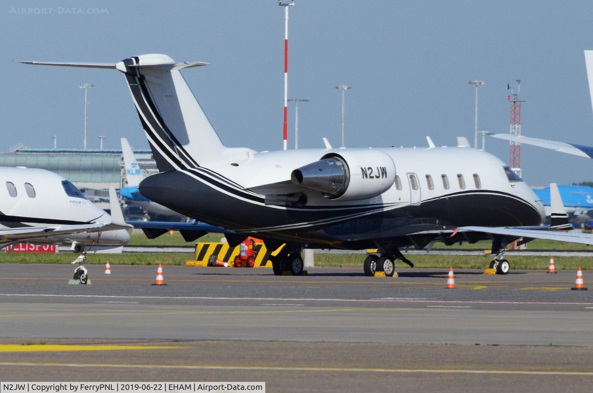 N2JW, 2009 Bombardier Challenger 605 (CL-600-2B16) C/N 5792, W B Air Two LLC CL605