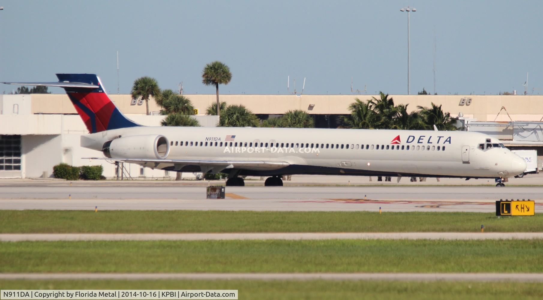 N911DA, 1995 McDonnell Douglas MD-90-30 C/N 53391, Delta