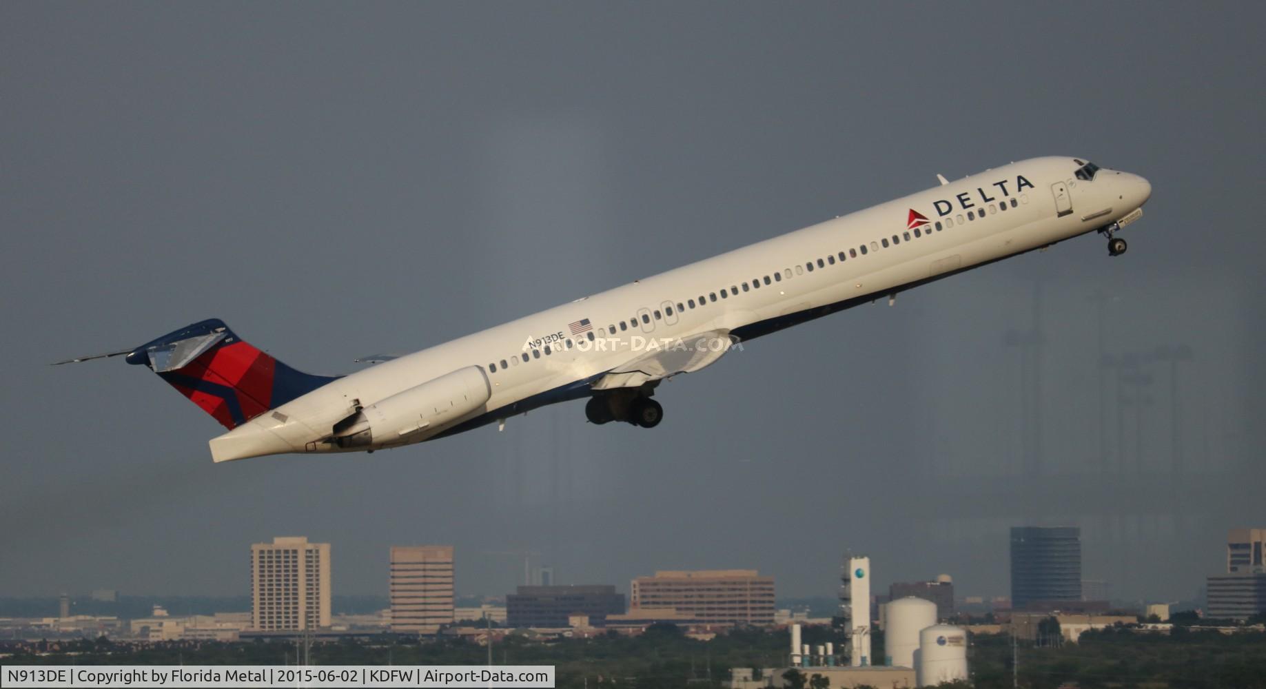 N913DE, 1993 McDonnell Douglas MD-88 C/N 49956, DFW spotting