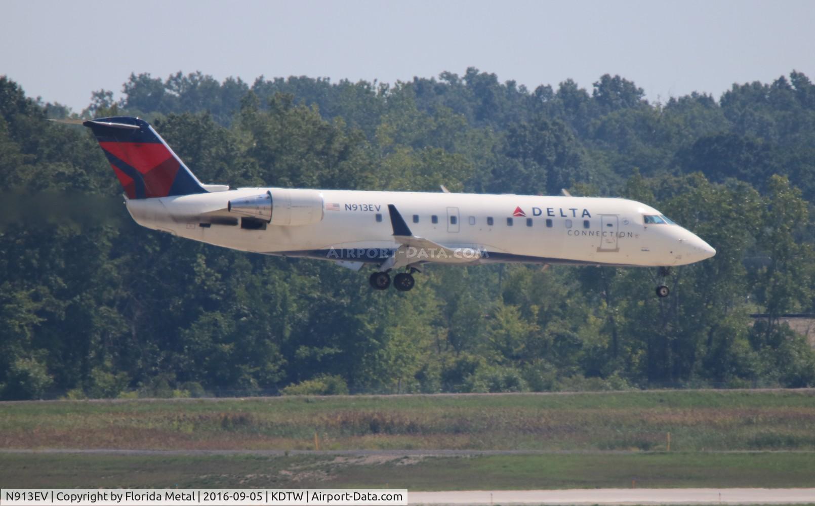 N913EV, 2002 Bombardier CRJ-200ER (CL-600-2B19) C/N 7731, DTW spotting
