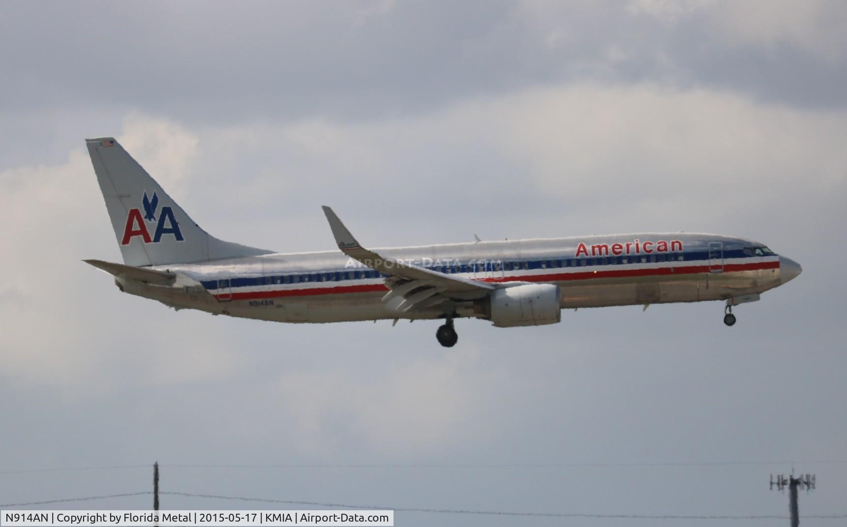 N914AN, 1999 Boeing 737-823 C/N 29515, MIA spotting