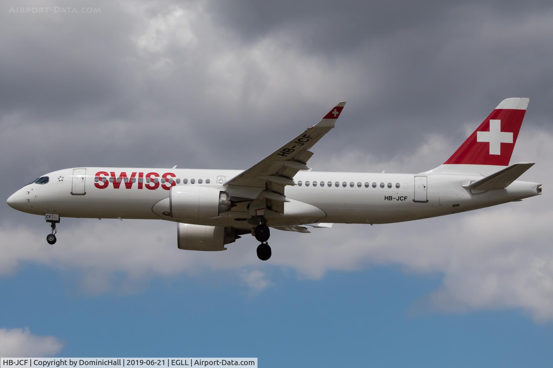 HB-JCF, 2017 Bombardier CSeries CS300 (BD-500-1A11) C/N 55015, Landing RWY 27L