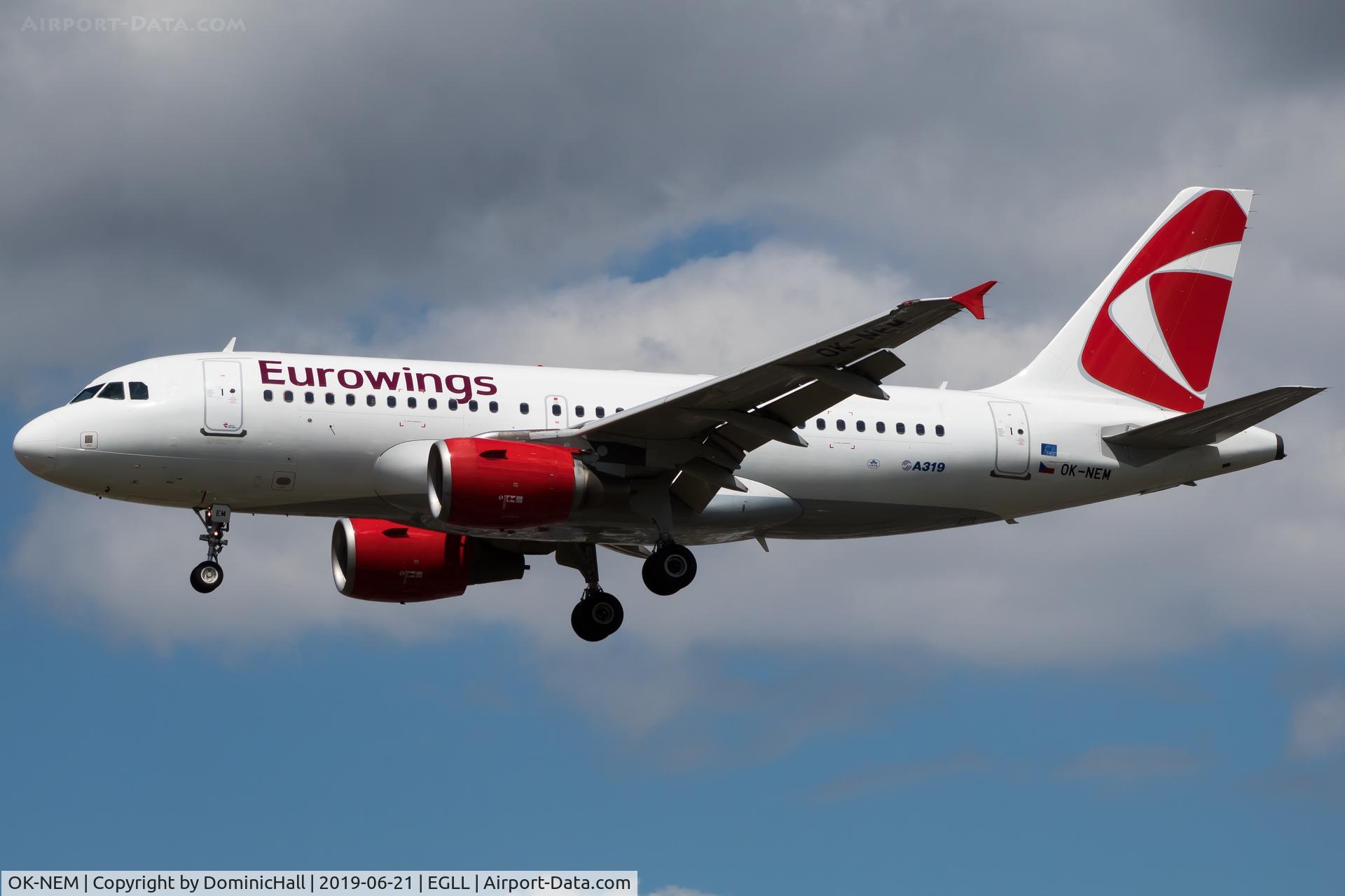OK-NEM, 2008 Airbus A319-112 C/N 3406, Landing RWY 27L