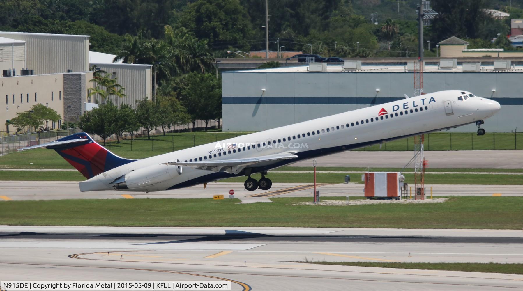 N915DE, 1993 McDonnell Douglas MD-88 C/N 53420, FLL spotting