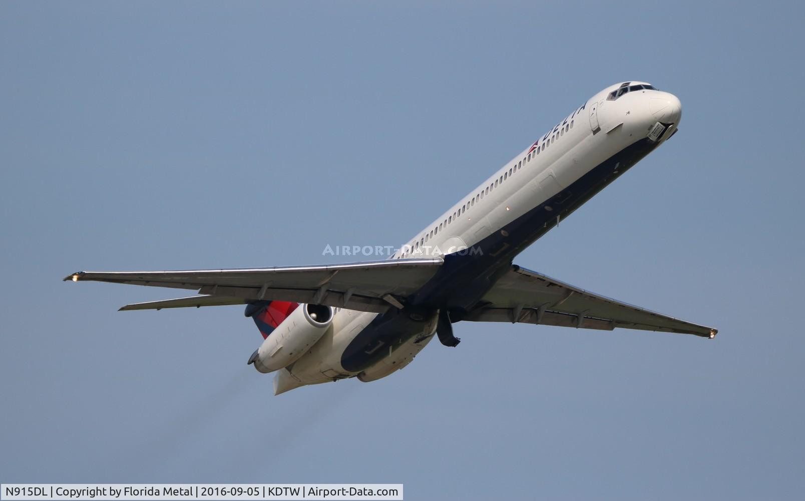 N915DL, 1988 McDonnell Douglas MD-88 C/N 49546, DTW spotting