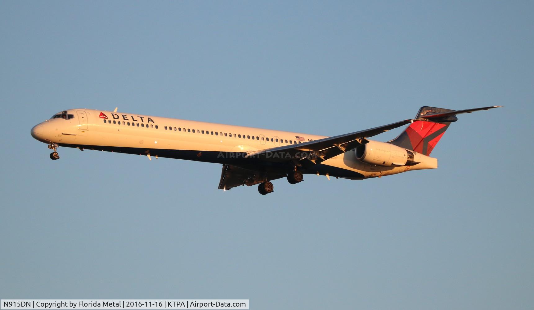 N915DN, 1996 McDonnell Douglas MD-90-30 C/N 53395, TPA spotting