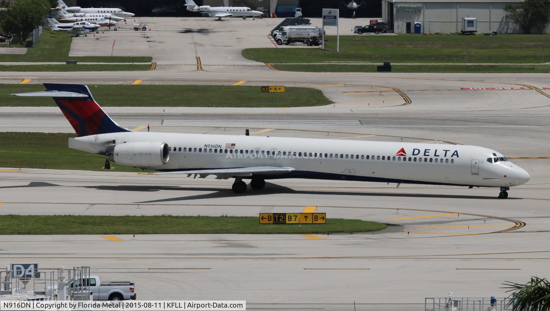 N916DN, 1996 McDonnell Douglas MD-90-30 C/N 53396, FLL spotting