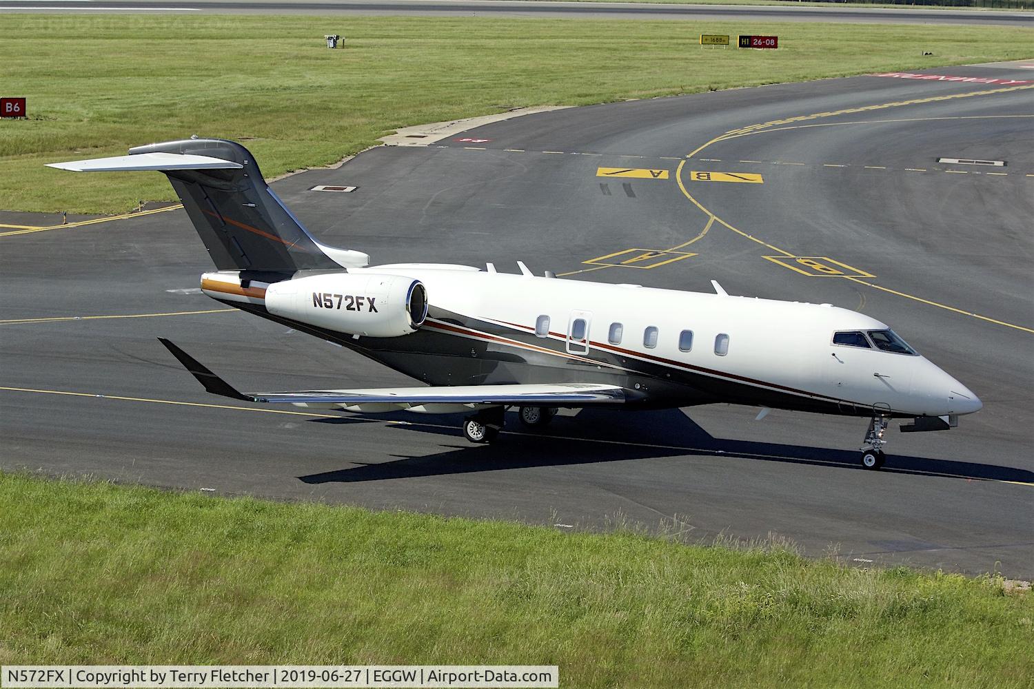 N572FX, 2014 Bombardier Challenger 350 (BD-100-1A10) C/N 20521, At Luton Airport