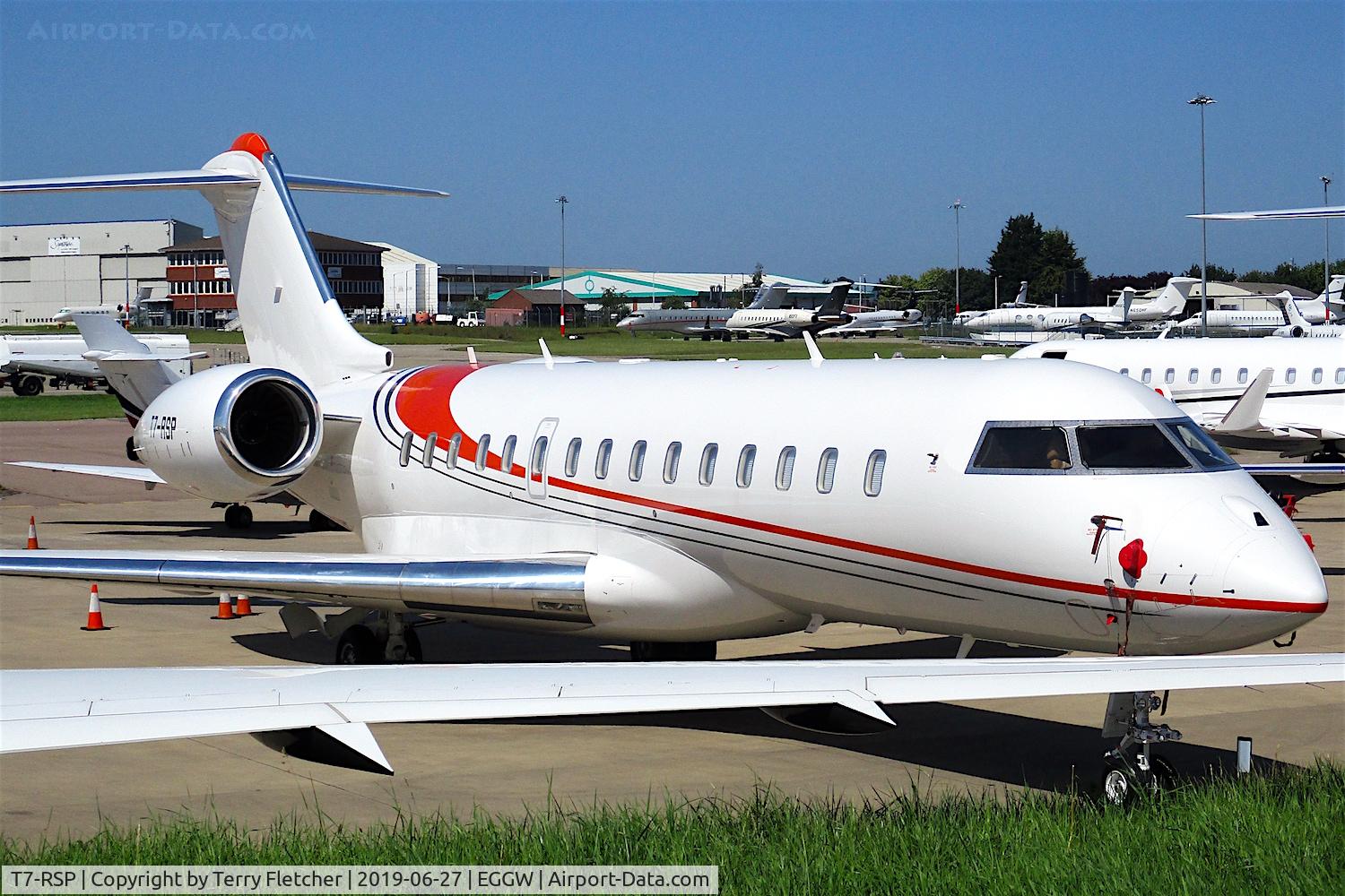 T7-RSP, 2016 Bombardier BD-700-1A10 Global 6000 C/N 9767, at Luton