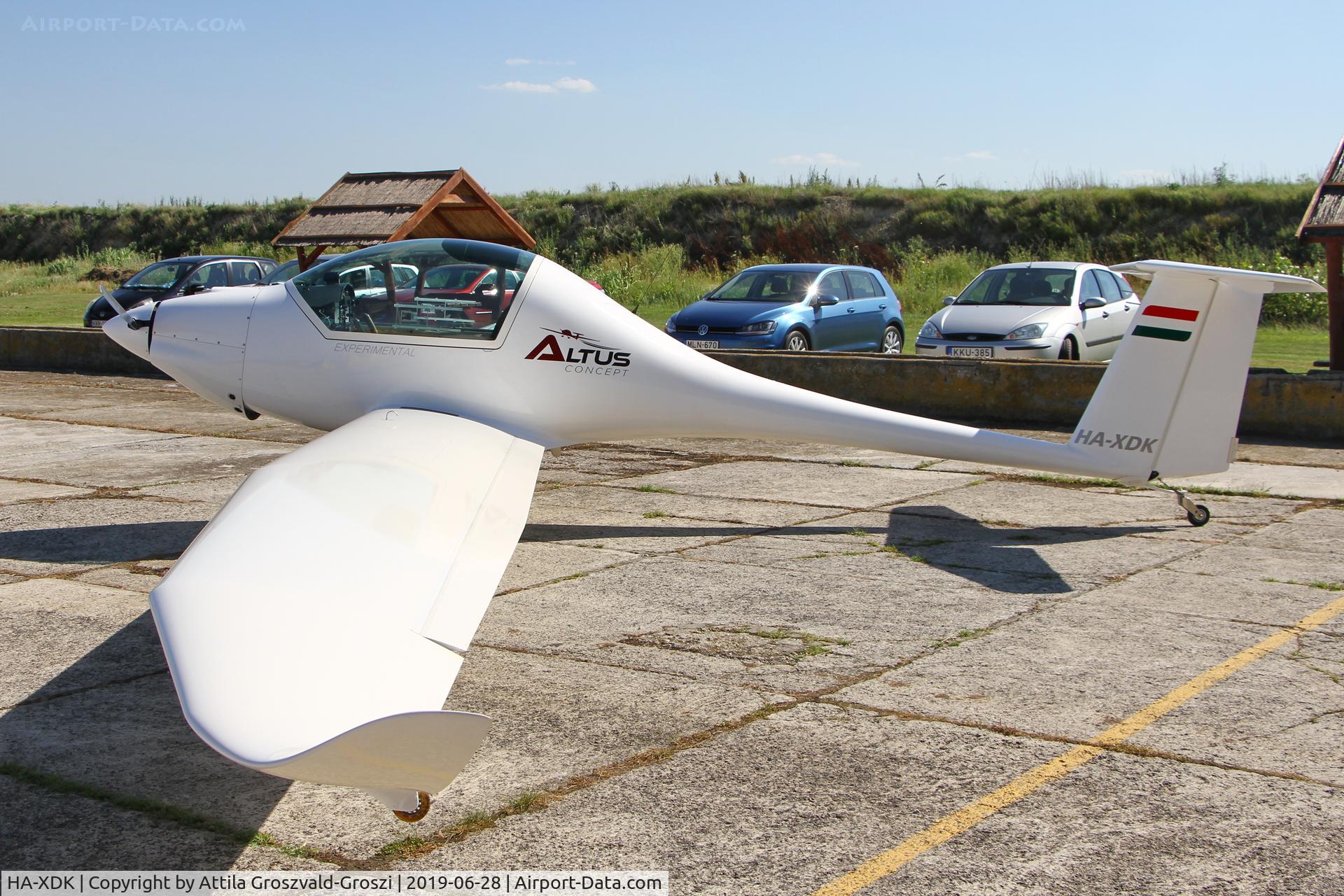 HA-XDK, 2017 Omikron-Dokk Altus C/N 001, Balatonfökajár Airfield, Hungary
