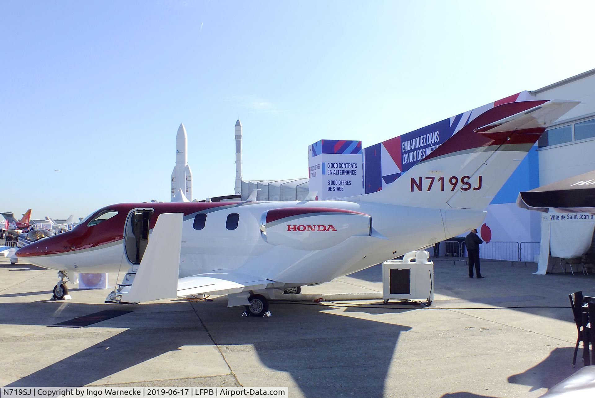 N719SJ, 2019 Honda HA-420 HondaJet C/N 42000149, Honda HA-420 HondaJet Elite at the Aerosalon 2019, Paris