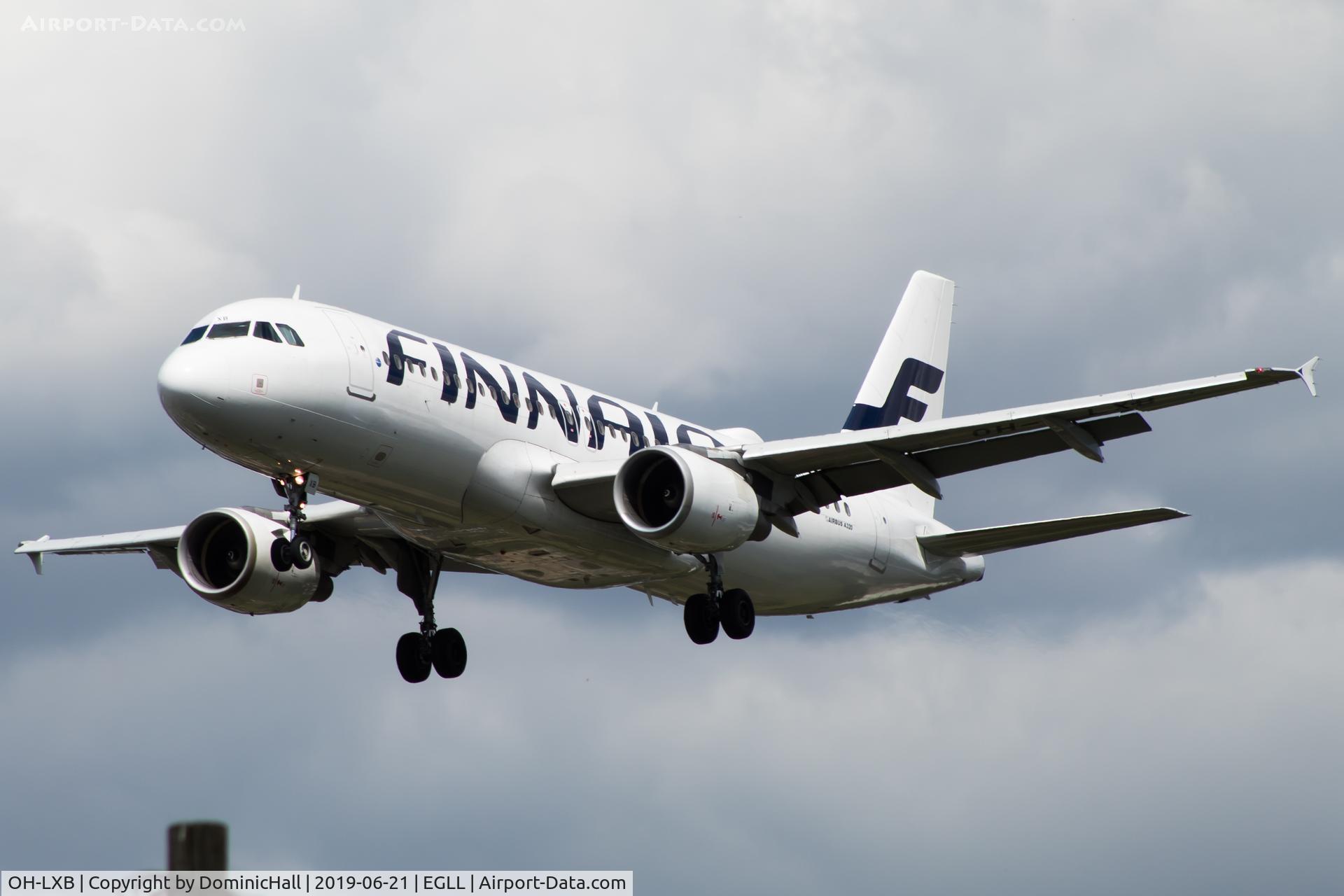 OH-LXB, 2001 Airbus A320-214 C/N 1470, Landing RWY 27L