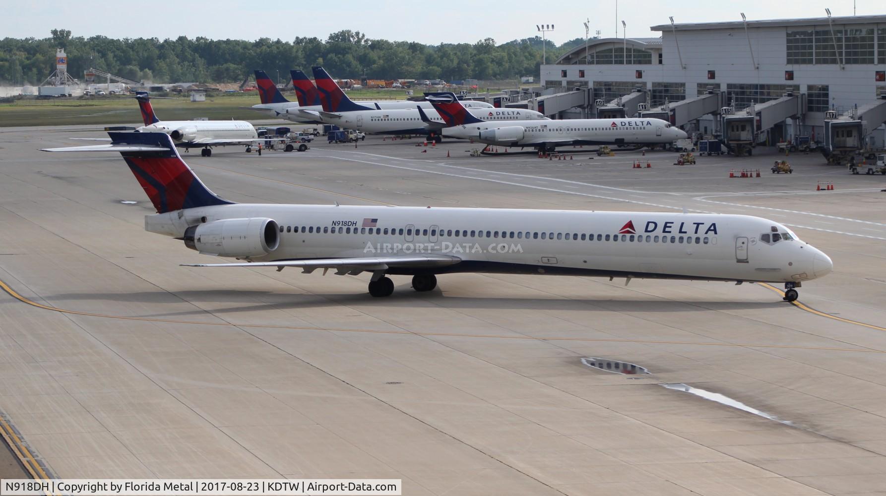 N918DH, 1997 McDonnell Douglas MD-90-30 C/N 53576, DTW spotting