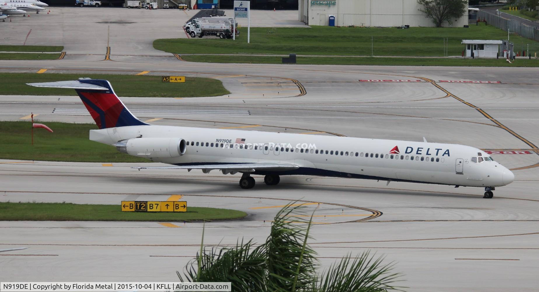 N919DE, 1993 McDonnell Douglas MD-88 C/N 53422, FLL spotting