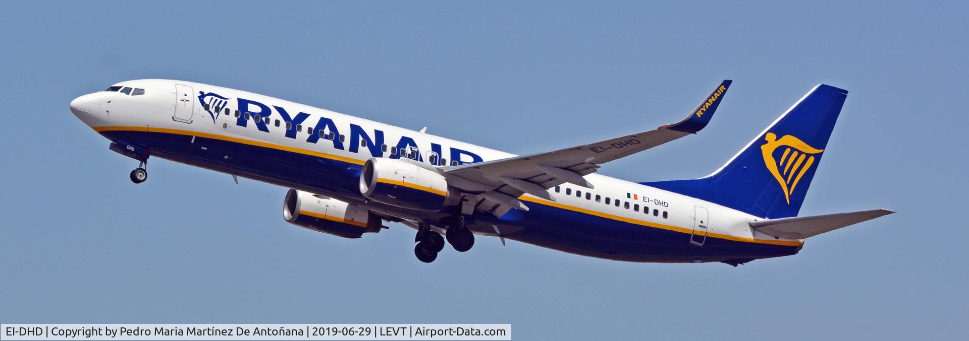EI-DHD, 2005 Boeing 737-8AS C/N 33816, Aeropuerto de Foronda - Vitoria-Gasteiz - Euskadi - España