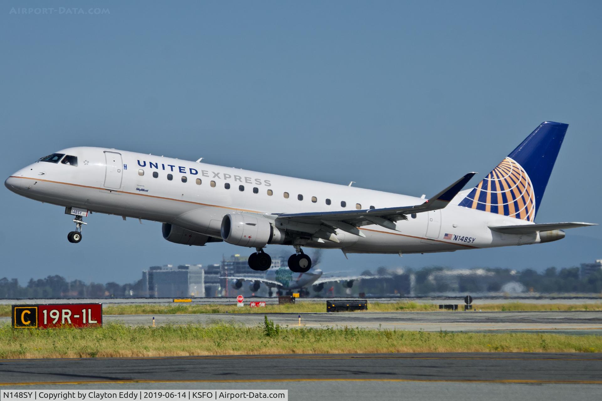 N148SY, 2015 Embraer 175LR (ERJ-170-200LR) C/N 17000492, Departing runway 01 SFO 2019.