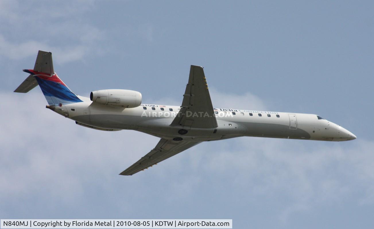 N840MJ, 2001 Embraer ERJ-145LR (EMB-145LR) C/N 145429, DTW spotting