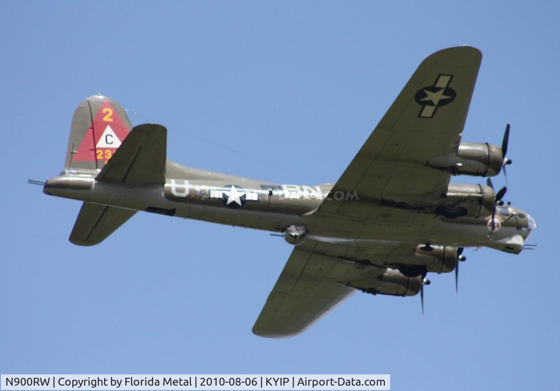 N900RW, 1944 Boeing B-17G Flying Fortress C/N 8627, Thunder Over Michigan 2010