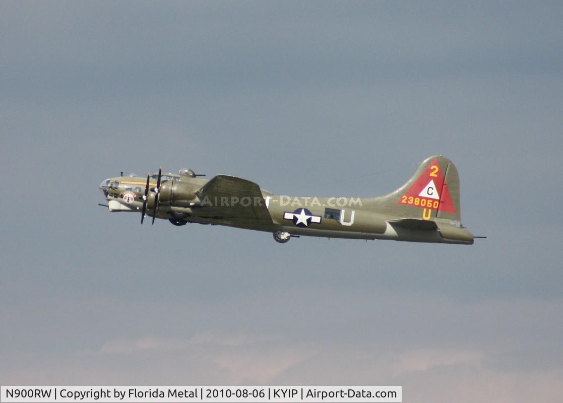 N900RW, 1944 Boeing B-17G Flying Fortress C/N 8627, Thunder Over Michigan 2010