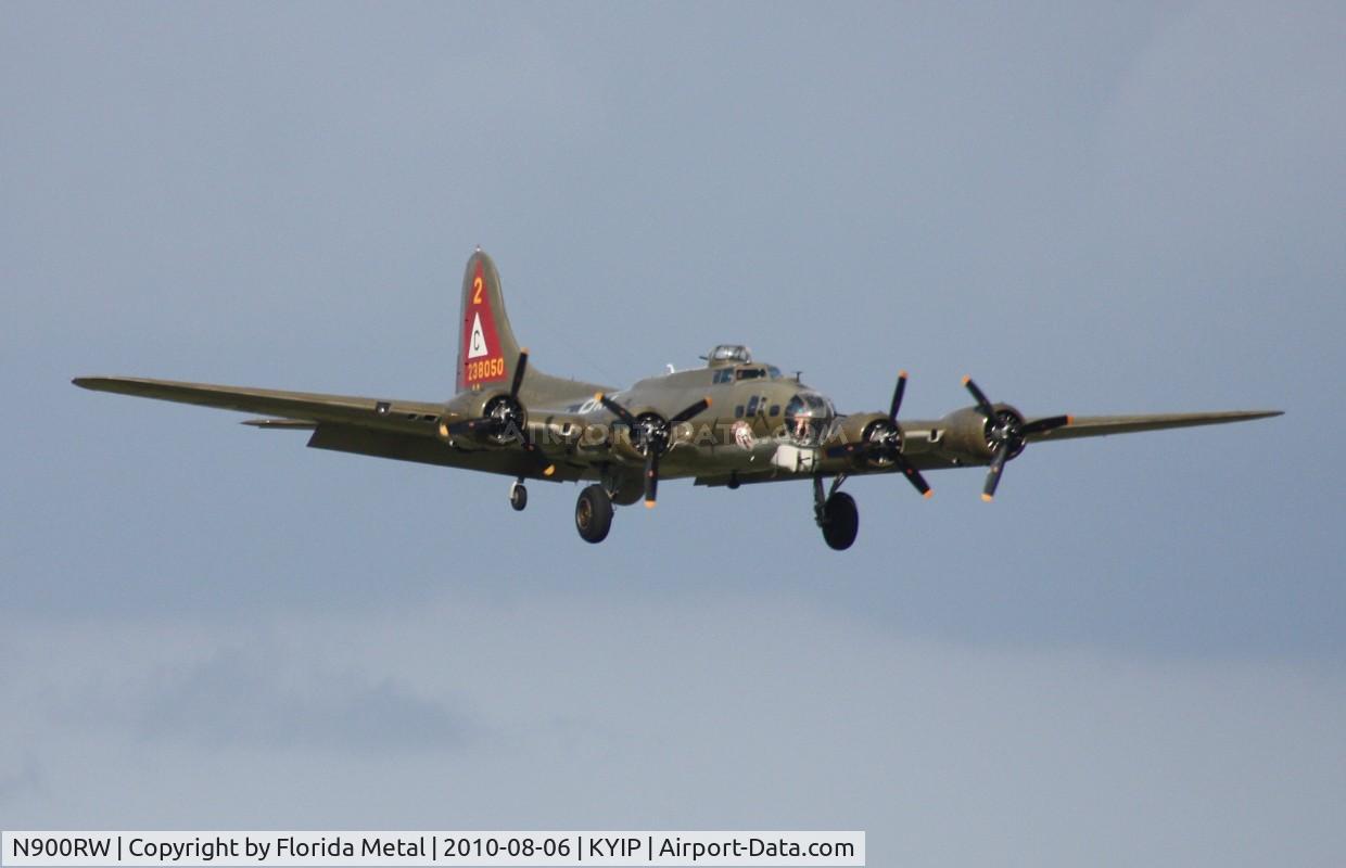 N900RW, 1944 Boeing B-17G Flying Fortress C/N 8627, Thunder Over Michigan 2010