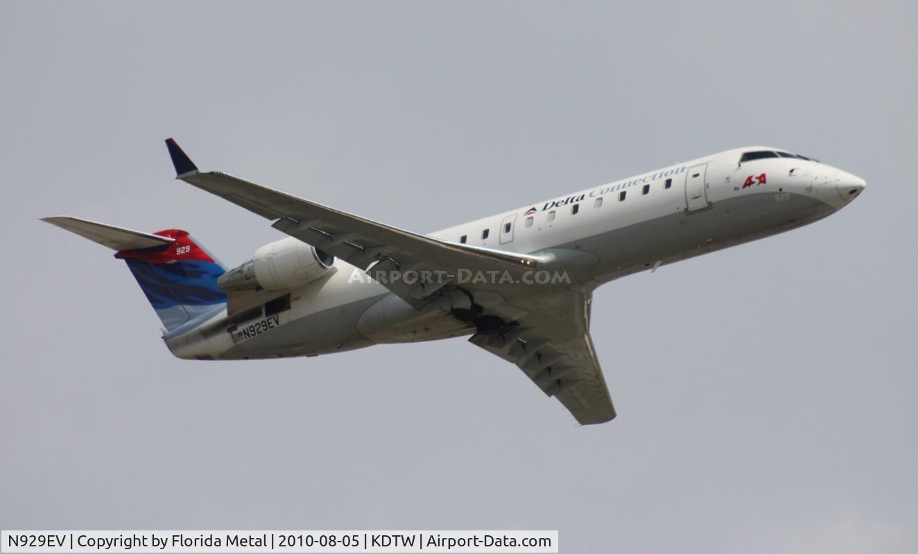 N929EV, 2004 Bombardier CRJ-200ER (CL-600-2B19) C/N 8007, DTW spotting