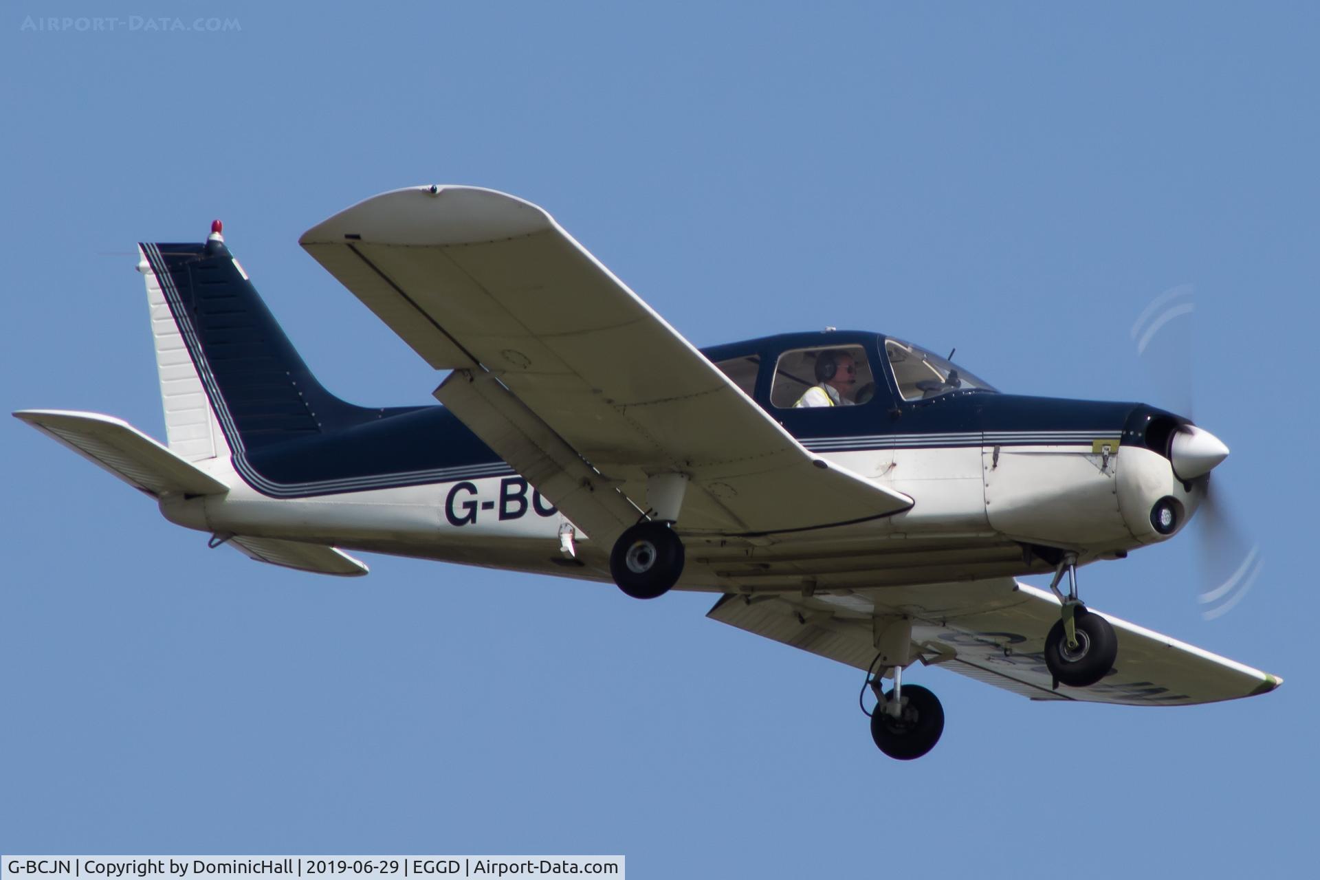 G-BCJN, 1974 Piper PA-28-140 Cherokee Cruiser C/N 28-7425350, Landing RWY 09