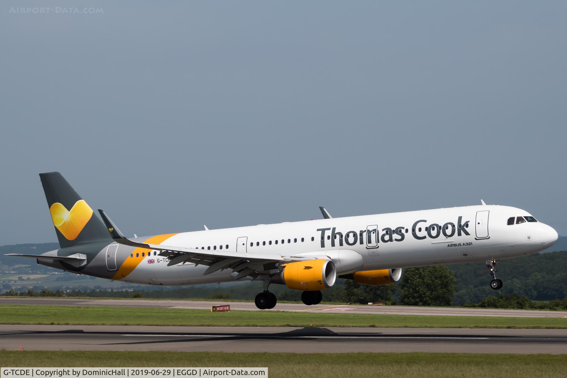 G-TCDE, 2014 Airbus A321-211 C/N 6056, Landing RWY 09