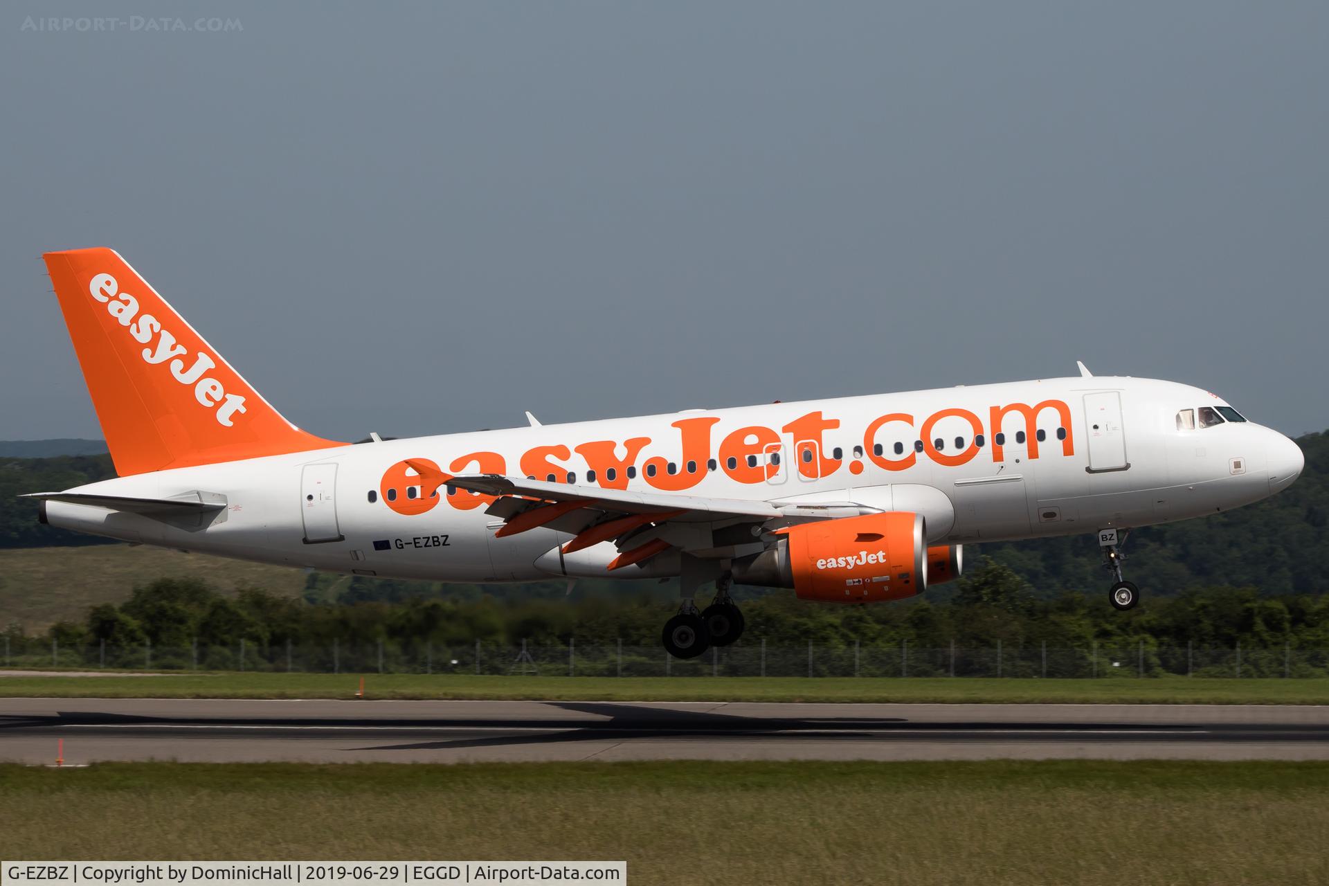 G-EZBZ, 2007 Airbus A319-111 C/N 3184, Landing RWY 09
