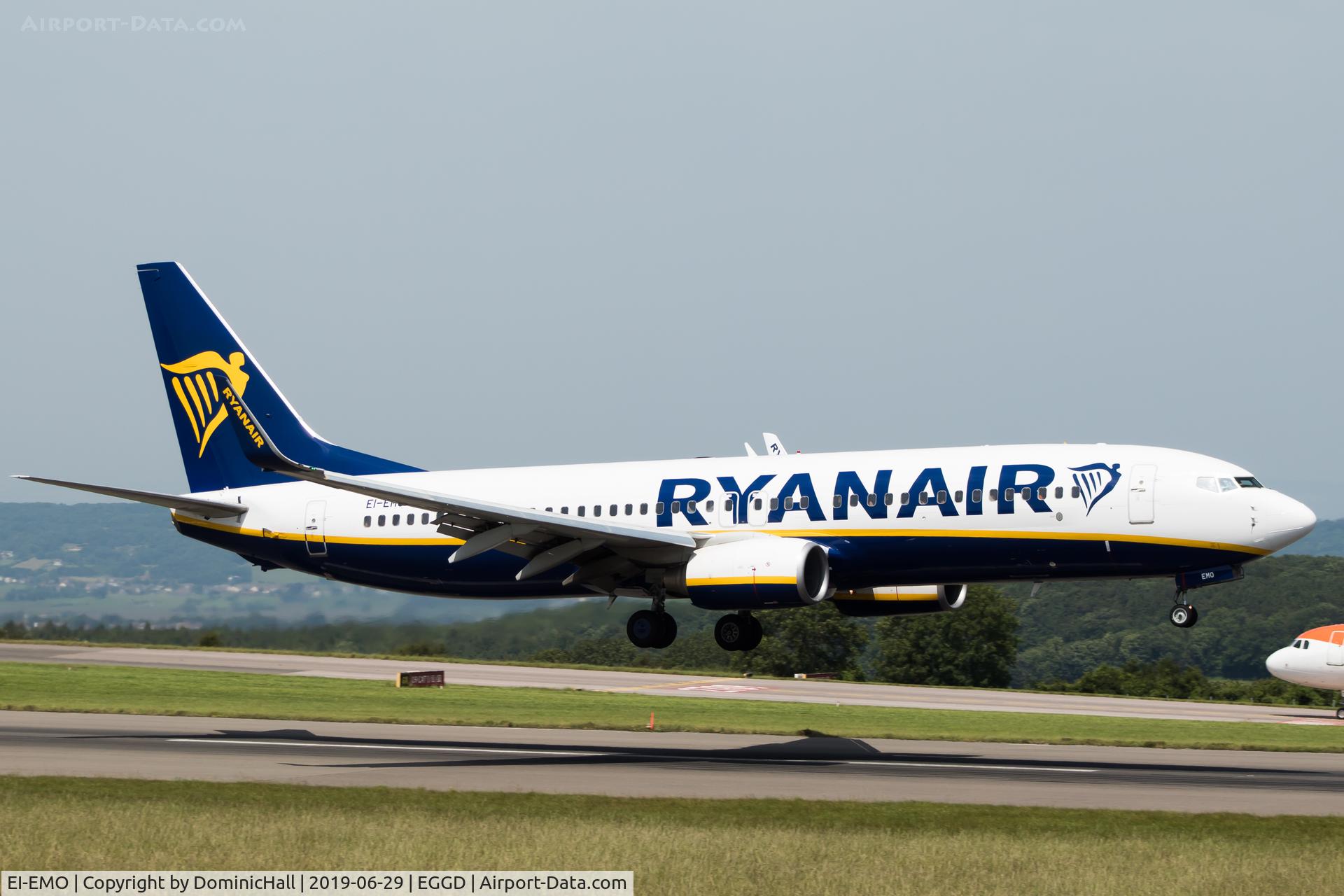 EI-EMO, 2010 Boeing 737-8AS C/N 40283, Landing RWY 09