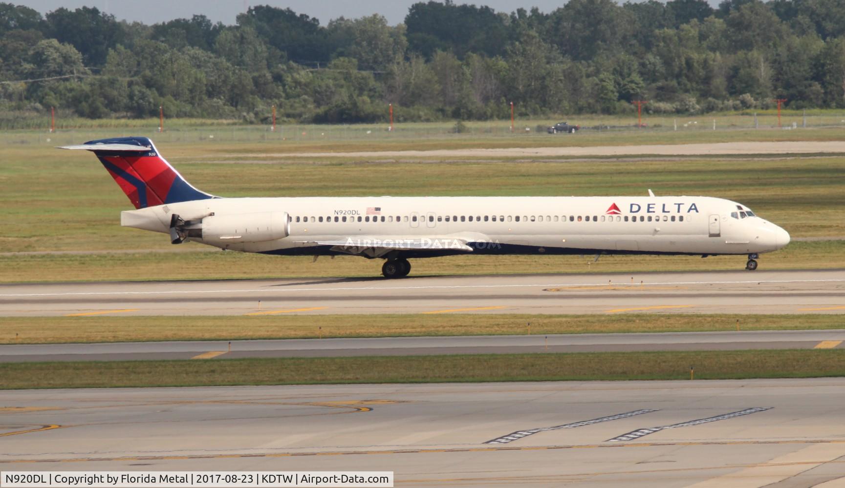 N920DL, 1988 McDonnell Douglas MD-88 C/N 49644, DTW spotting