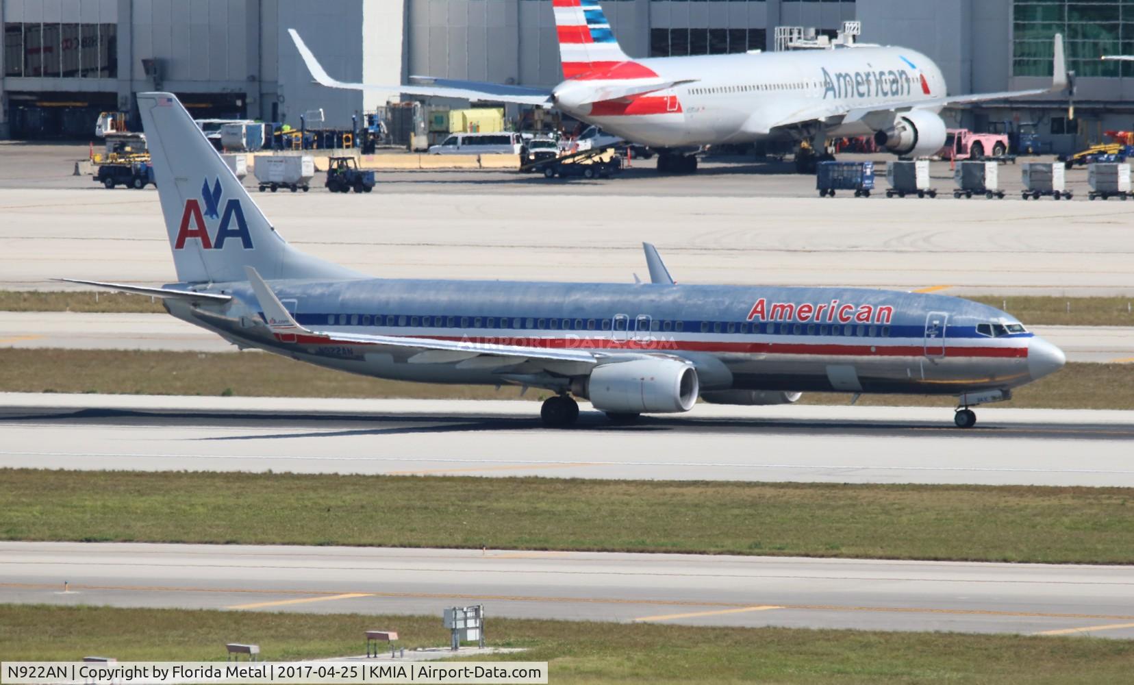 N922AN, 1999 Boeing 737-823 C/N 29523, MIA spotting