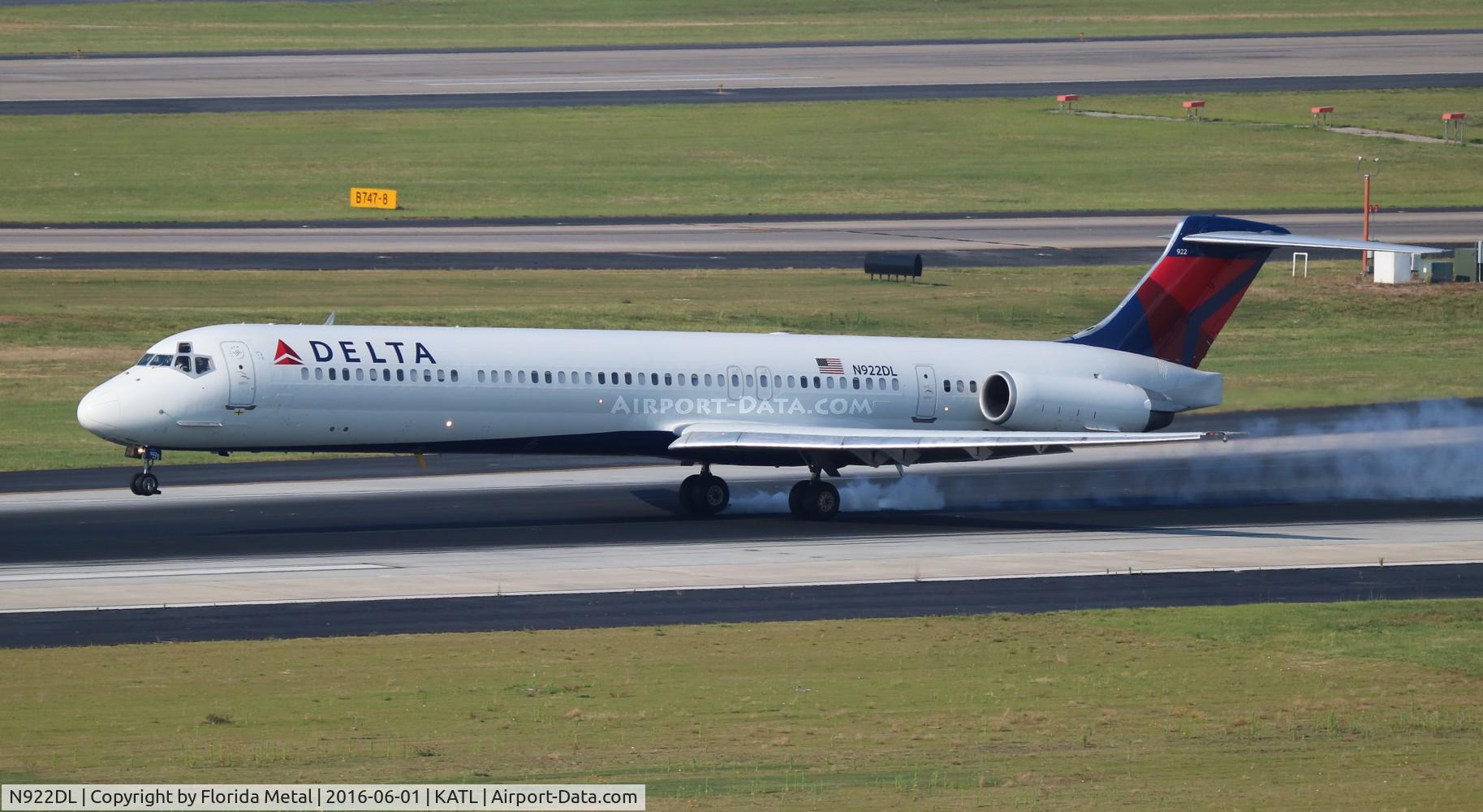 N922DL, 1988 McDonnell Douglas MD-88 C/N 49646, ATL spotting