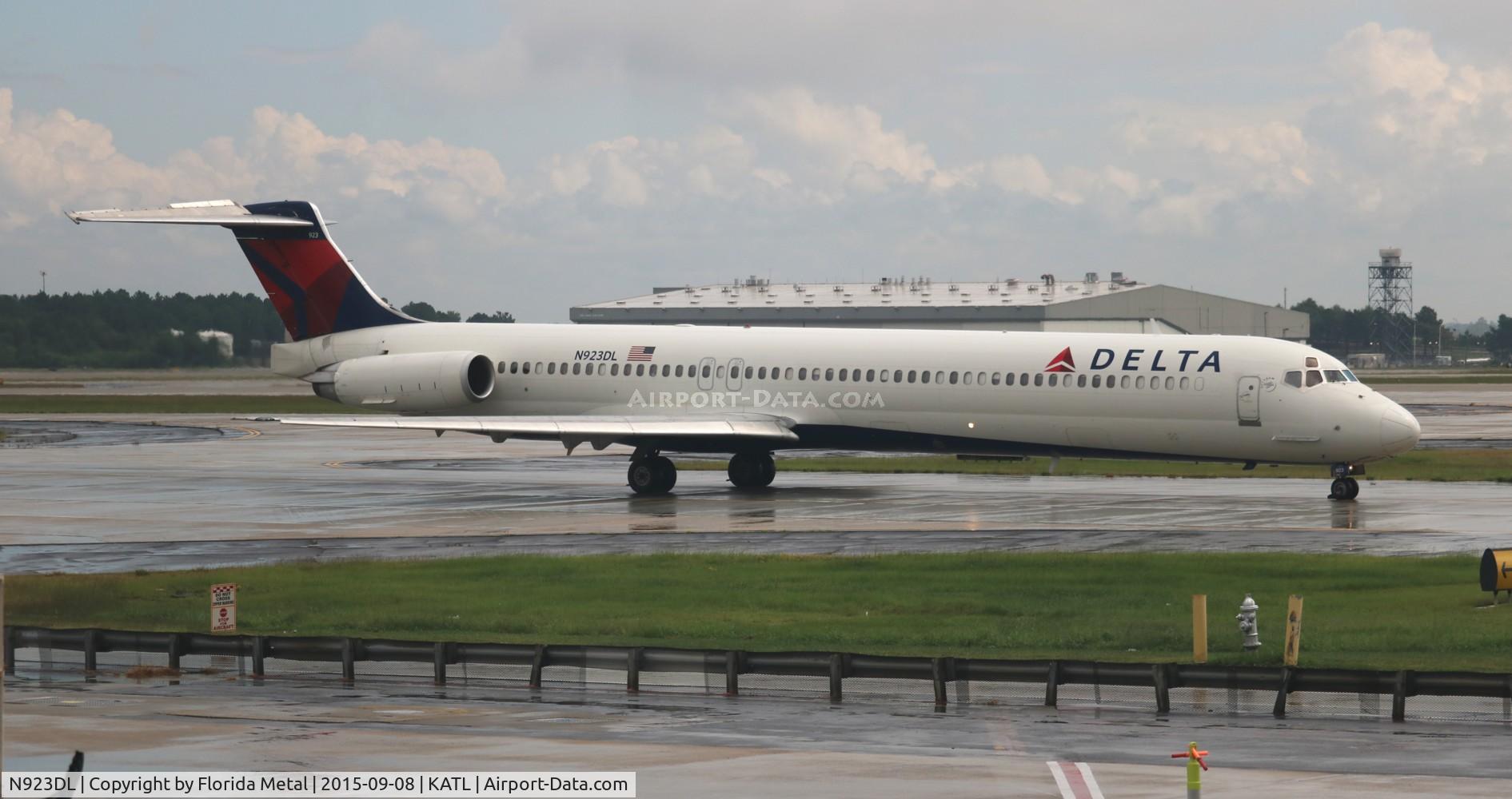 N923DL, 1988 McDonnell Douglas MD-88 C/N 49705, ATL spotting