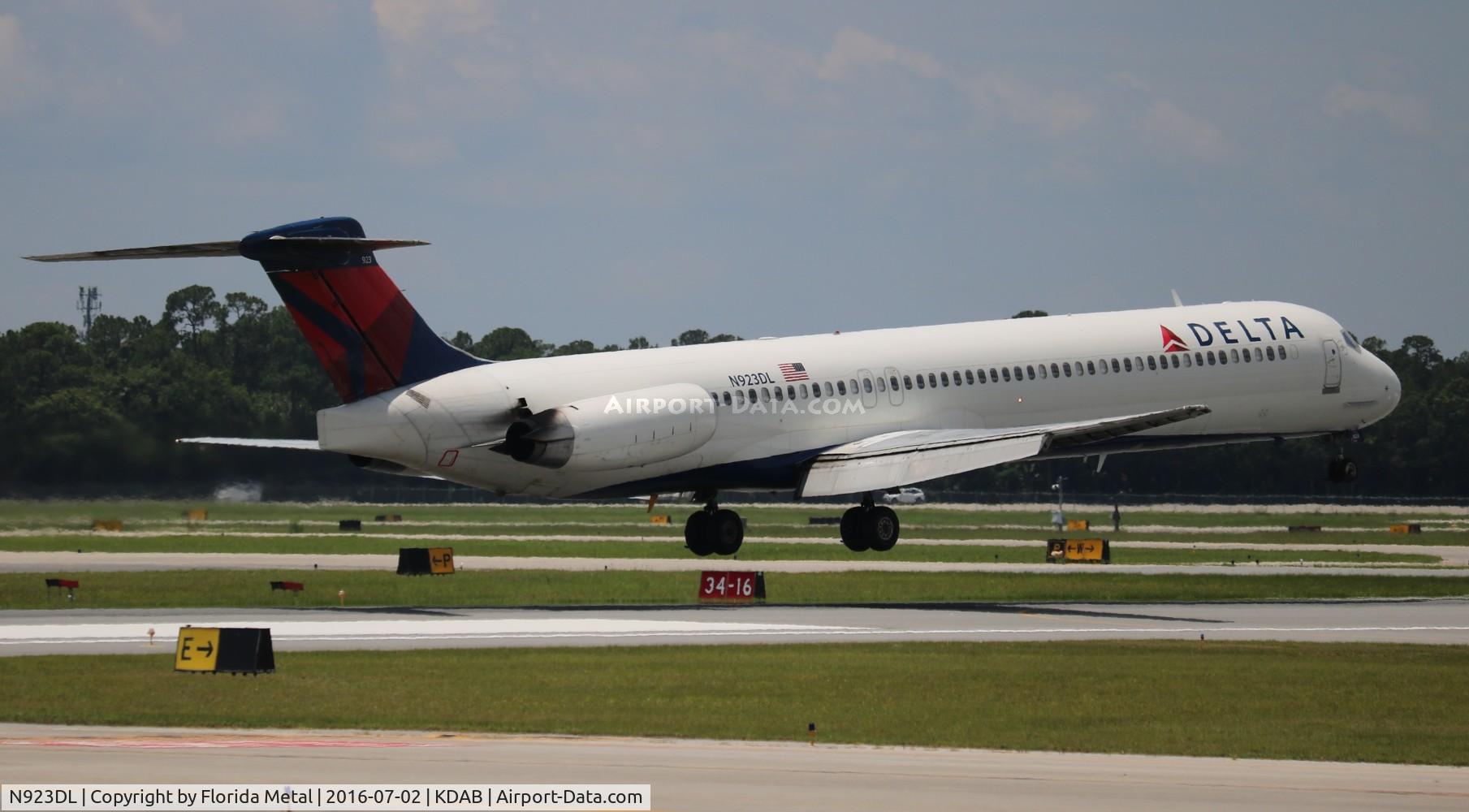 N923DL, 1988 McDonnell Douglas MD-88 C/N 49705, DAB spotting