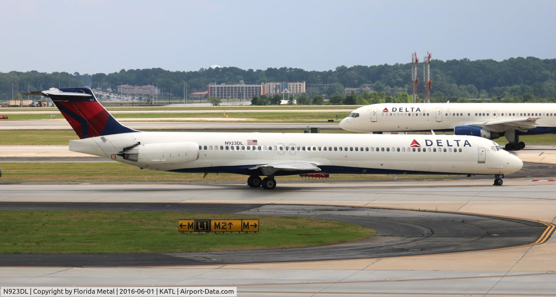N923DL, 1988 McDonnell Douglas MD-88 C/N 49705, ATL spotting