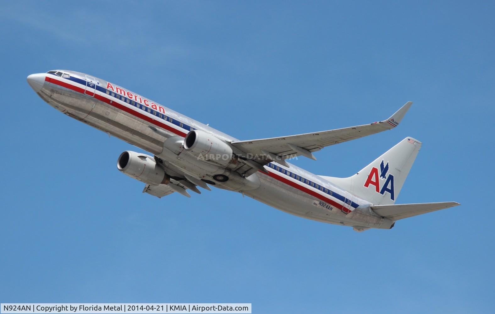 N924AN, 1999 Boeing 737-823 C/N 29525, MIA spotting