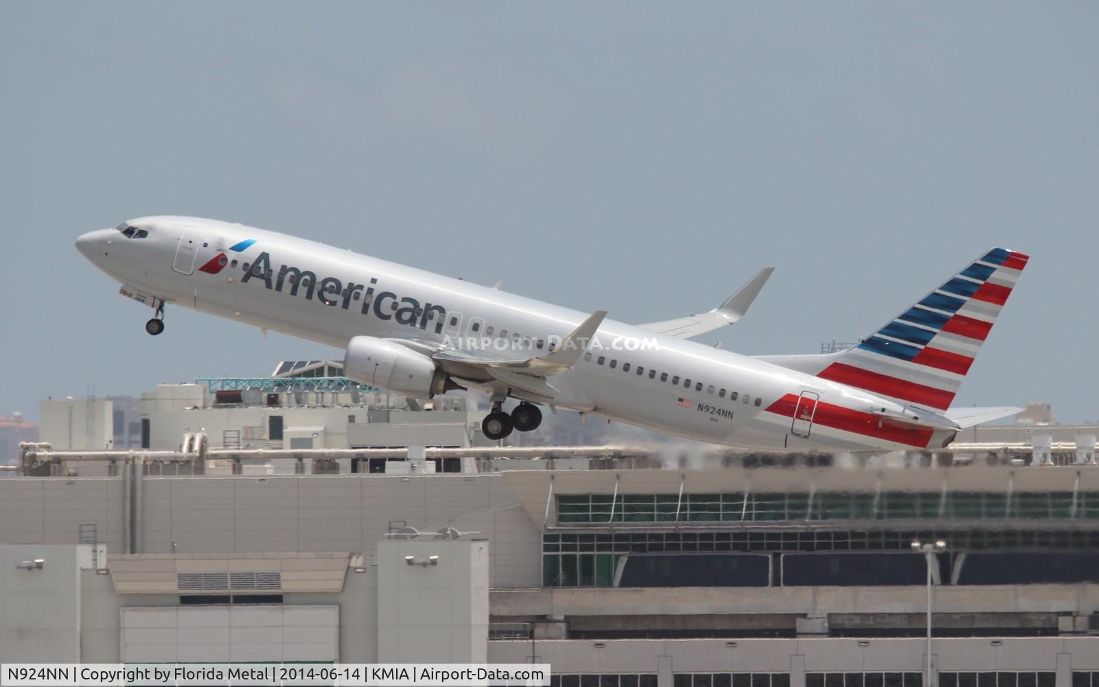 N924NN, 2013 Boeing 737-823 C/N 33486, MIA spotting