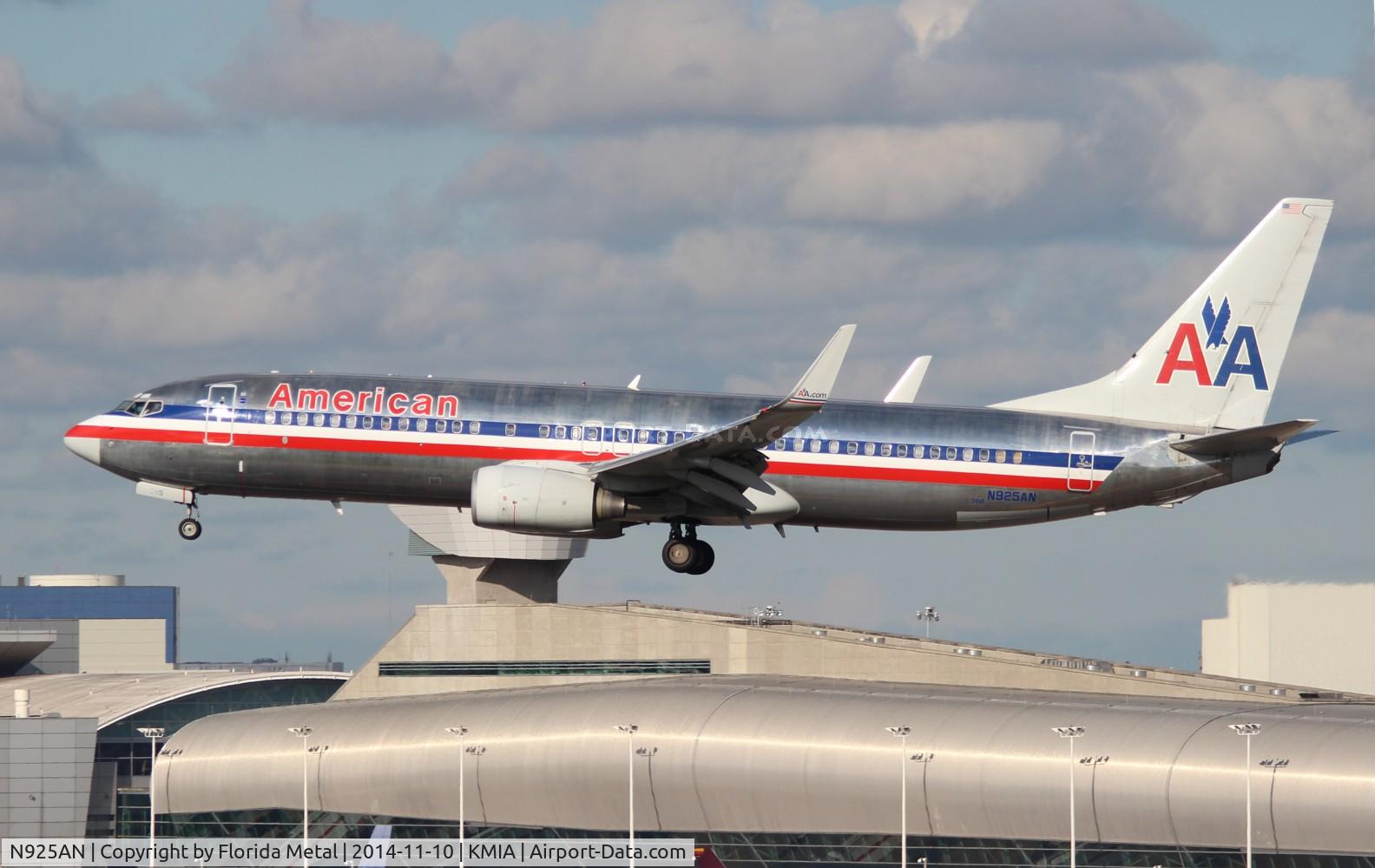 N925AN, 1999 Boeing 737-823 C/N 29526, MIA spotting
