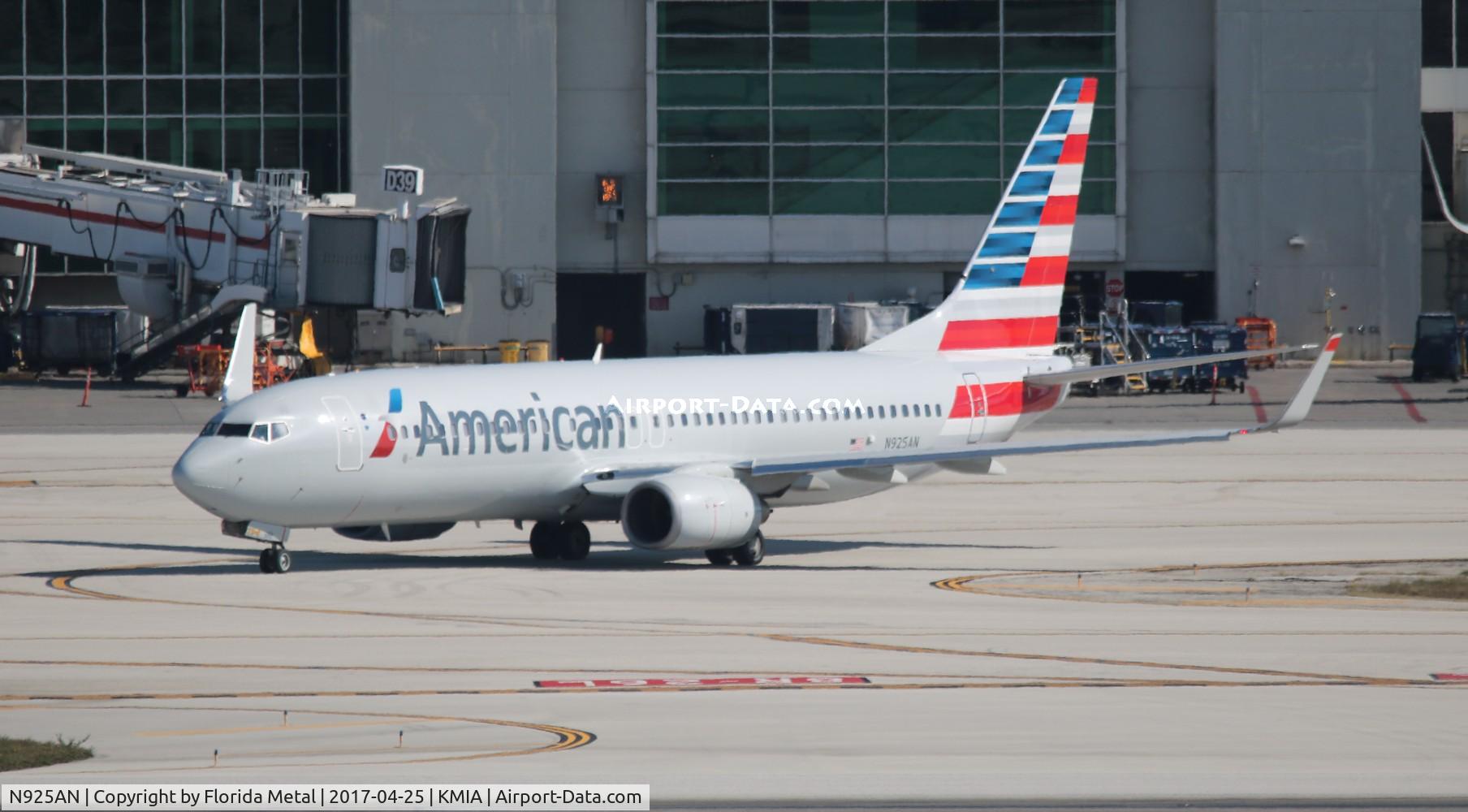 N925AN, 1999 Boeing 737-823 C/N 29526, MIA spotting