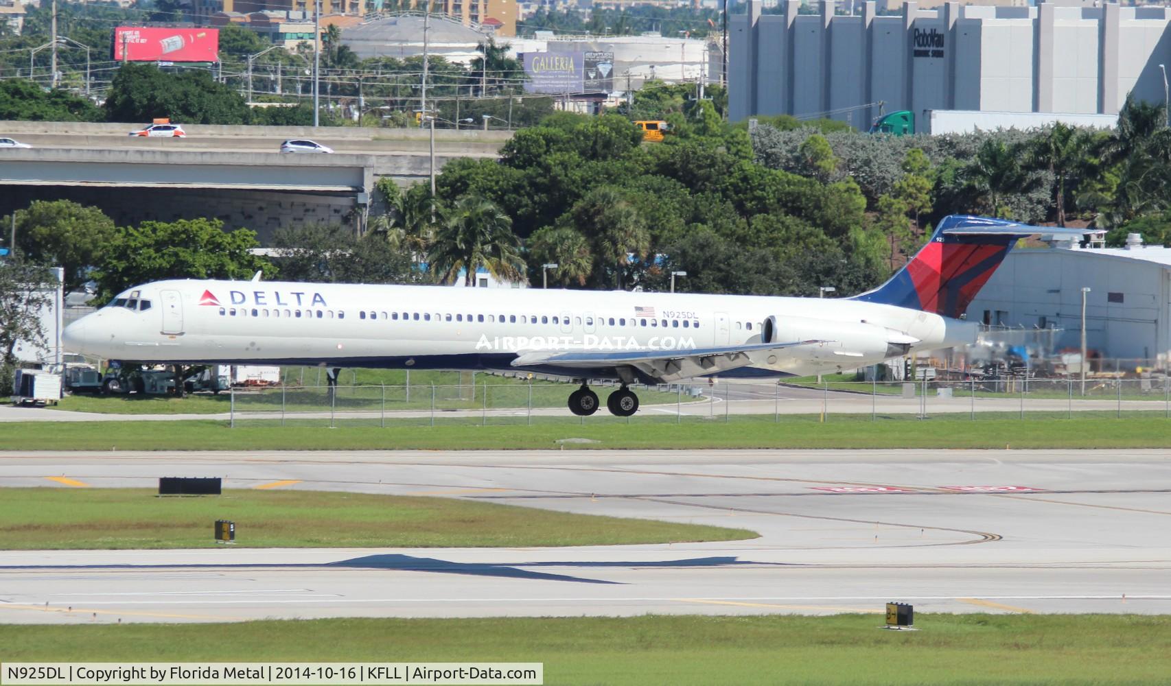 N925DL, 1988 McDonnell Douglas MD-88 C/N 49712, FLL spotting