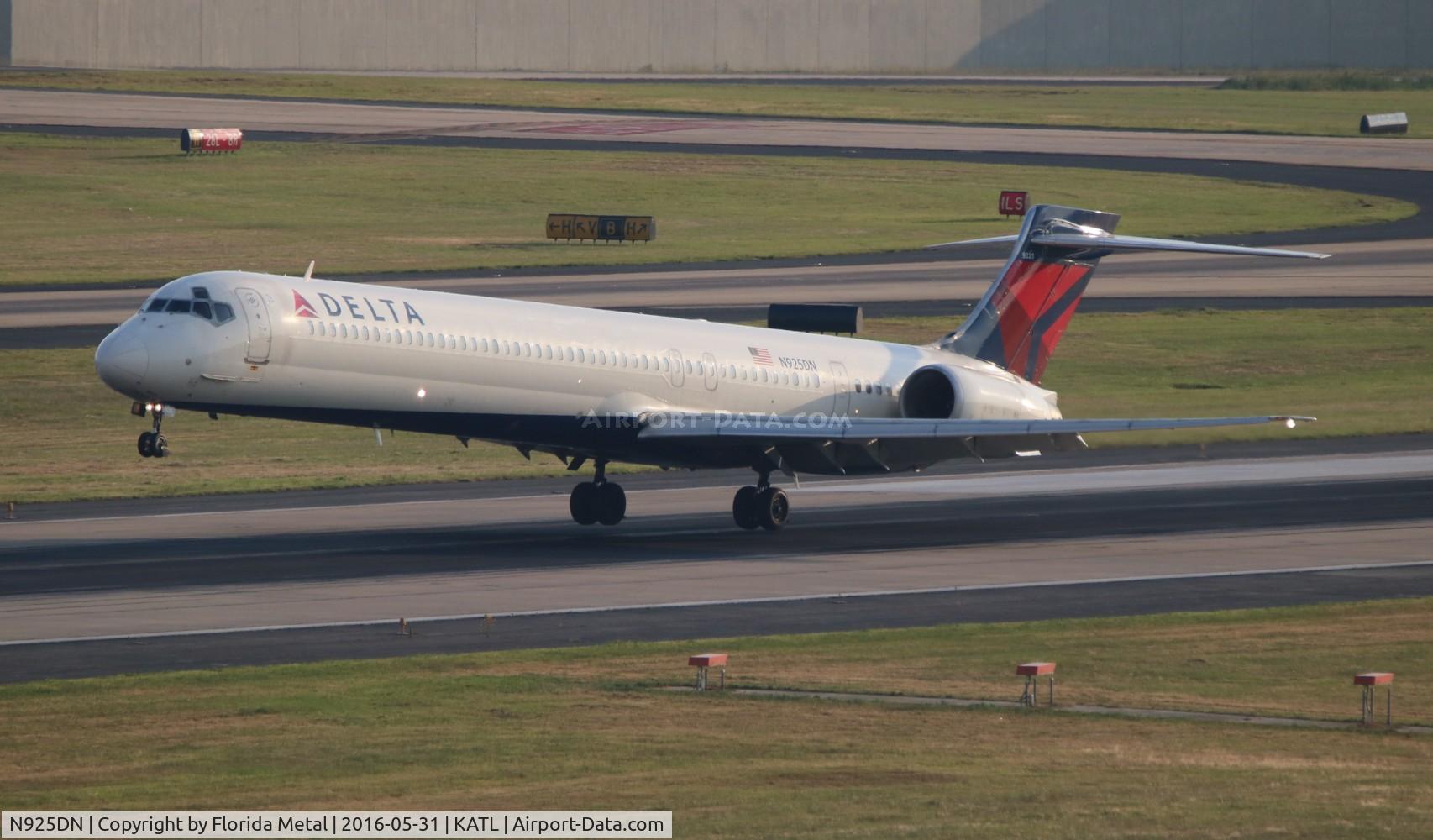 N925DN, 1998 McDonnell Douglas MD-90-30 C/N 53587, ATL spotting