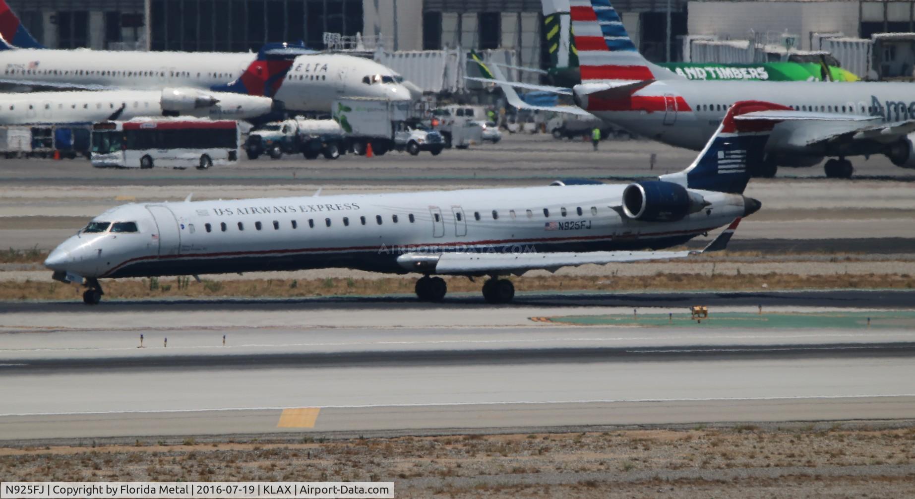 N925FJ, 2004 Bombardier CRJ-900ER (CL-600-2D24) C/N 15025, LAX spotting