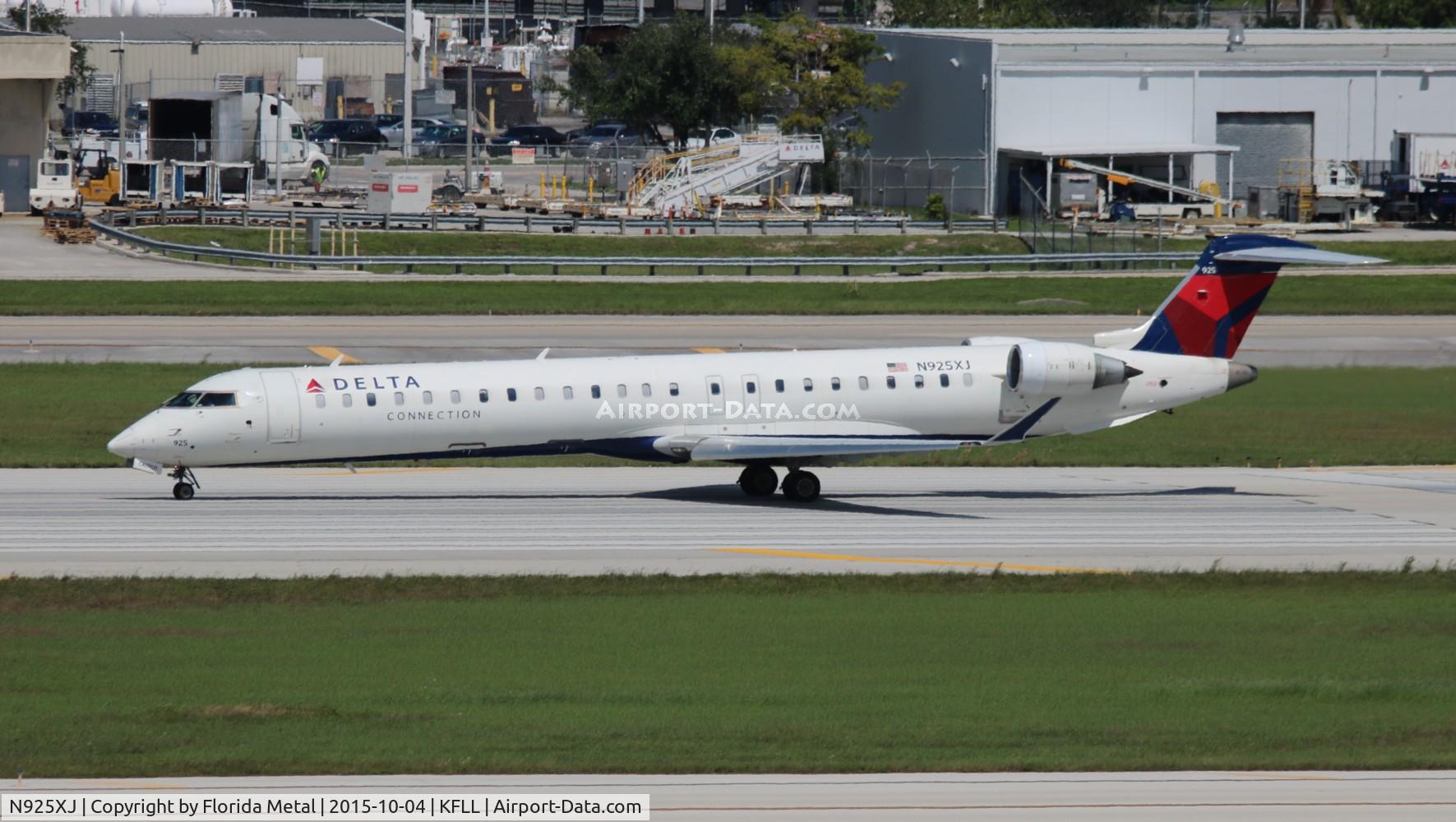 N925XJ, 2008 Canadair CRJ-900ER (CL-600-2D24) C/N 15183, FLL spotting