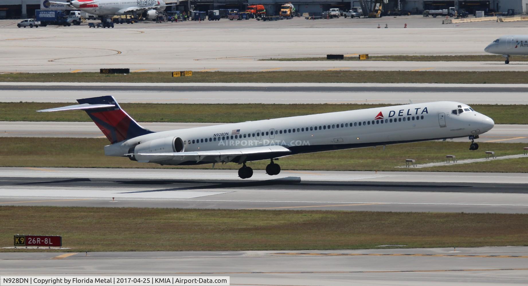 N928DN, 1999 McDonnell Douglas MD-90-30 C/N 53590, MIA spotting
