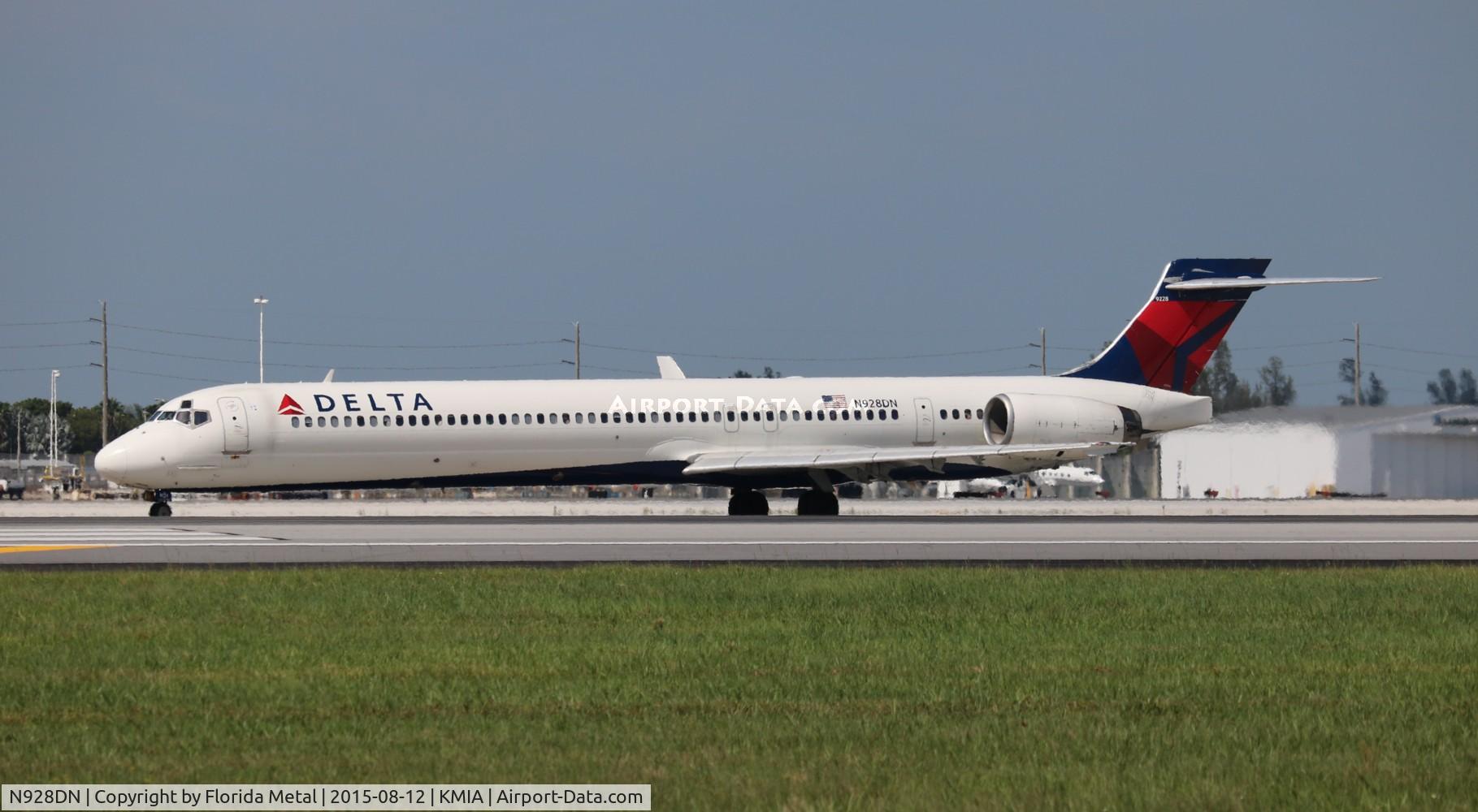 N928DN, 1999 McDonnell Douglas MD-90-30 C/N 53590, MIA spotting
