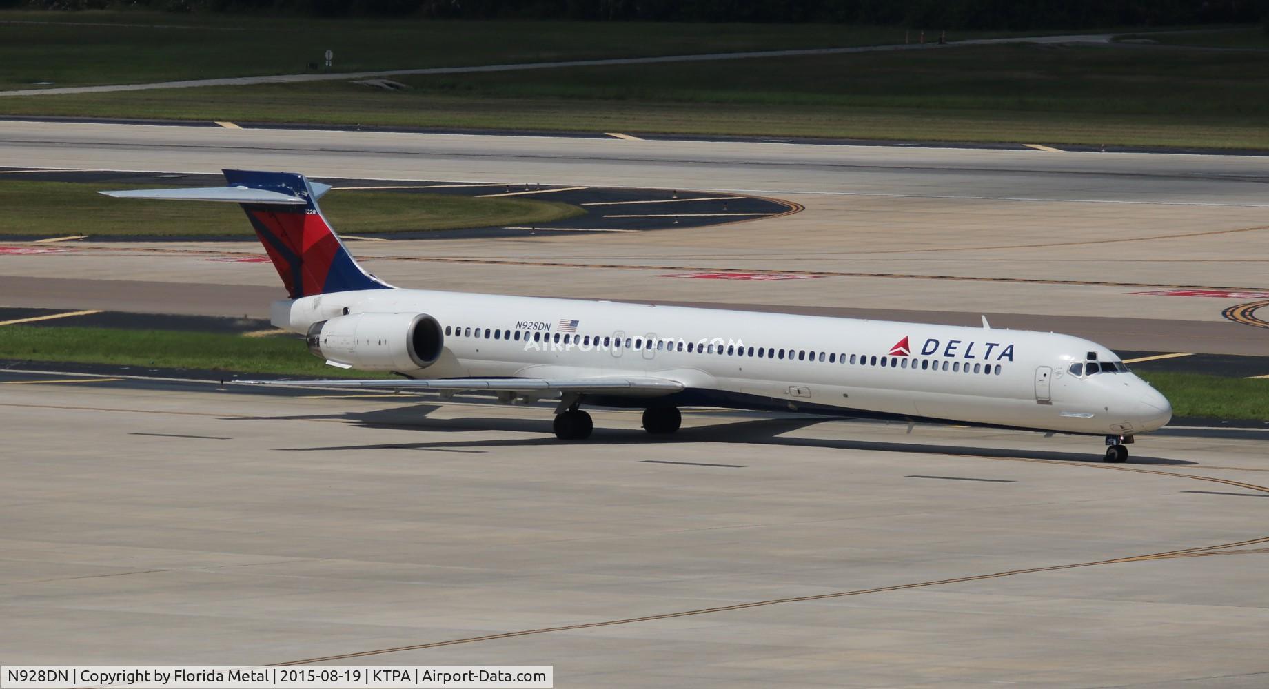 N928DN, 1999 McDonnell Douglas MD-90-30 C/N 53590, TPA spotting