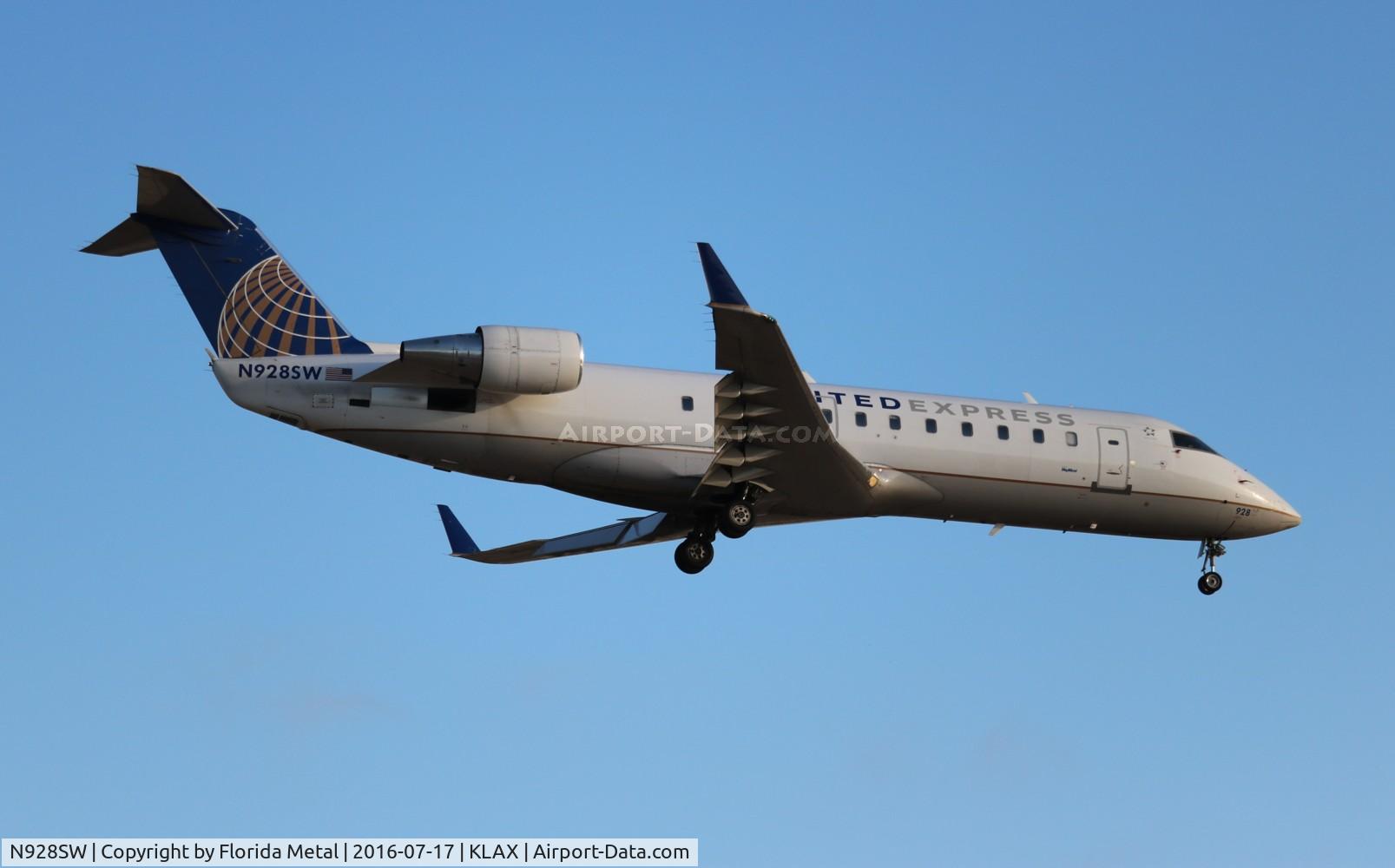 N928SW, 2002 Bombardier CRJ-200LR (CL-600-2B19) C/N 7701, LAX spotting
