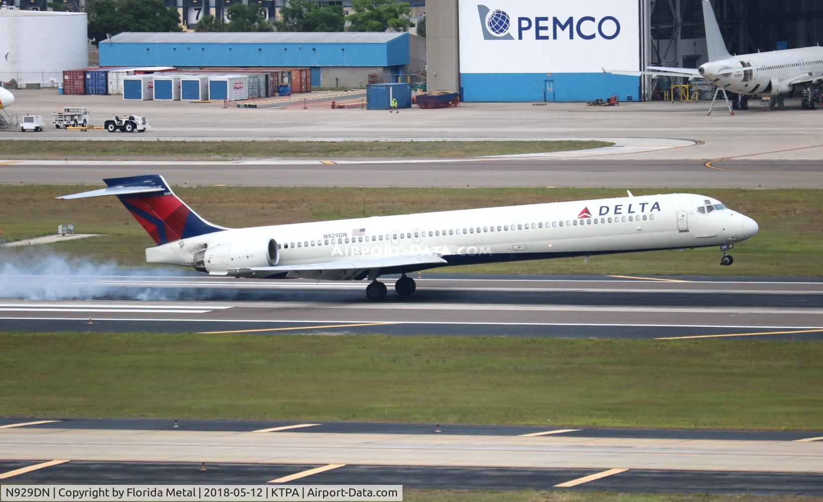 N929DN, 1996 McDonnell Douglas MD-90-30 C/N 53459, TPA spotting