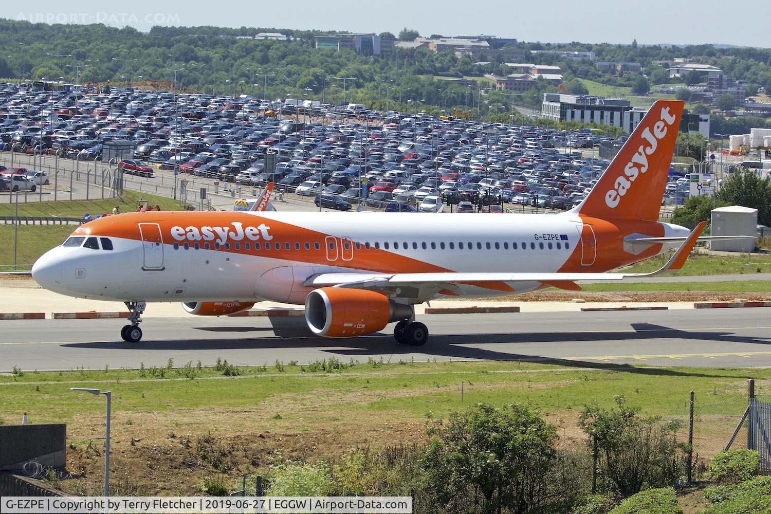 G-EZPE, 2015 Airbus A320-214 C/N 7044, At Luton